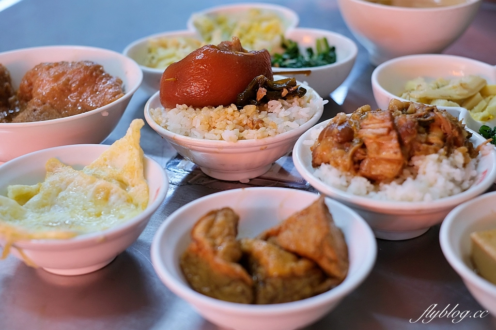 台中東區｜陳明統爌肉飯．飄香60年的銅板美食，米其林比必登推介台中爌肉飯 @飛天璇的口袋