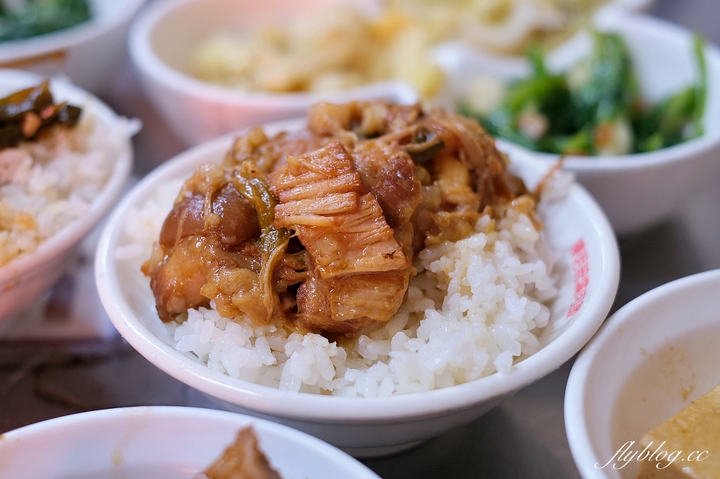 台中東區｜陳明統爌肉飯．飄香60年的銅板美食，米其林比必登推介台中爌肉飯 @飛天璇的口袋