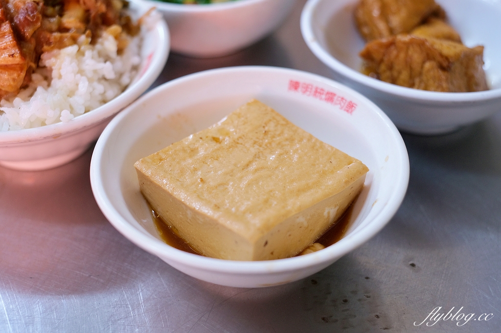 台中東區｜陳明統爌肉飯．飄香60年的銅板美食，米其林比必登推介台中爌肉飯 @飛天璇的口袋