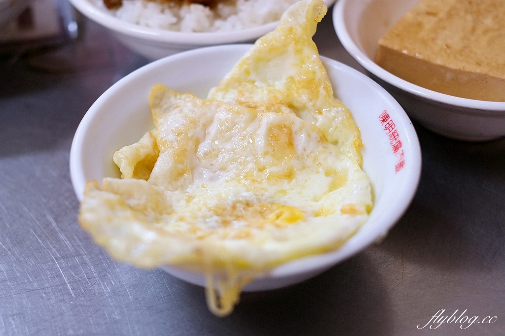 台中東區｜陳明統爌肉飯．飄香60年的銅板美食，米其林比必登推介台中爌肉飯 @飛天璇的口袋