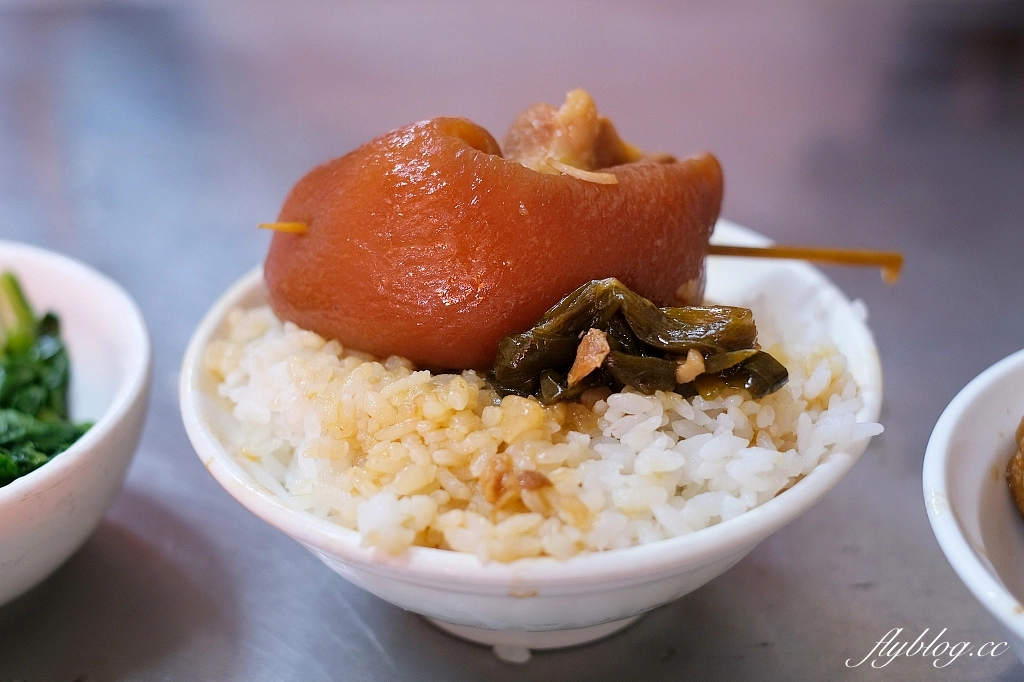 台中東區｜陳明統爌肉飯．飄香60年的銅板美食，米其林比必登推介台中爌肉飯 @飛天璇的口袋