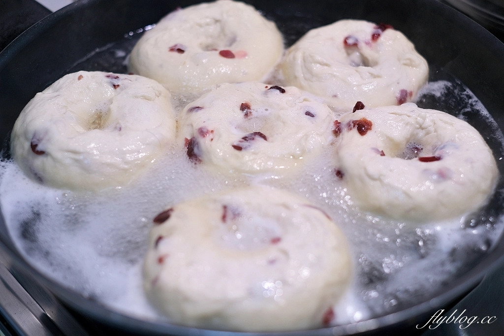 食譜分享｜貝果的做法，不用攪拌機也可以，藍莓乳酪貝果超好吃 @飛天璇的口袋