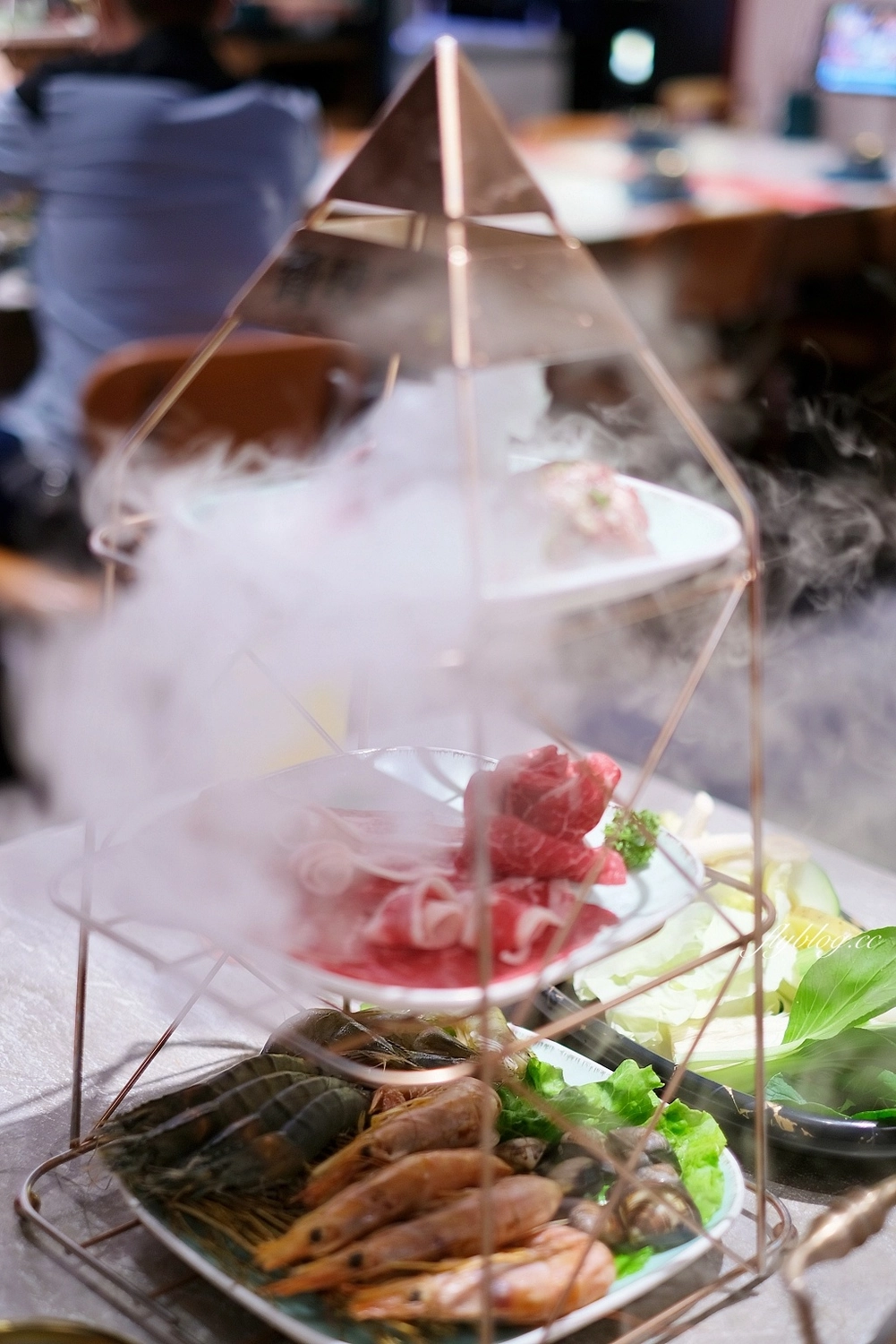 台中南屯｜嚮辣牛和麻辣鍋，超過100種火鍋自助吧，898元以上和牛吃到飽 @飛天璇的口袋