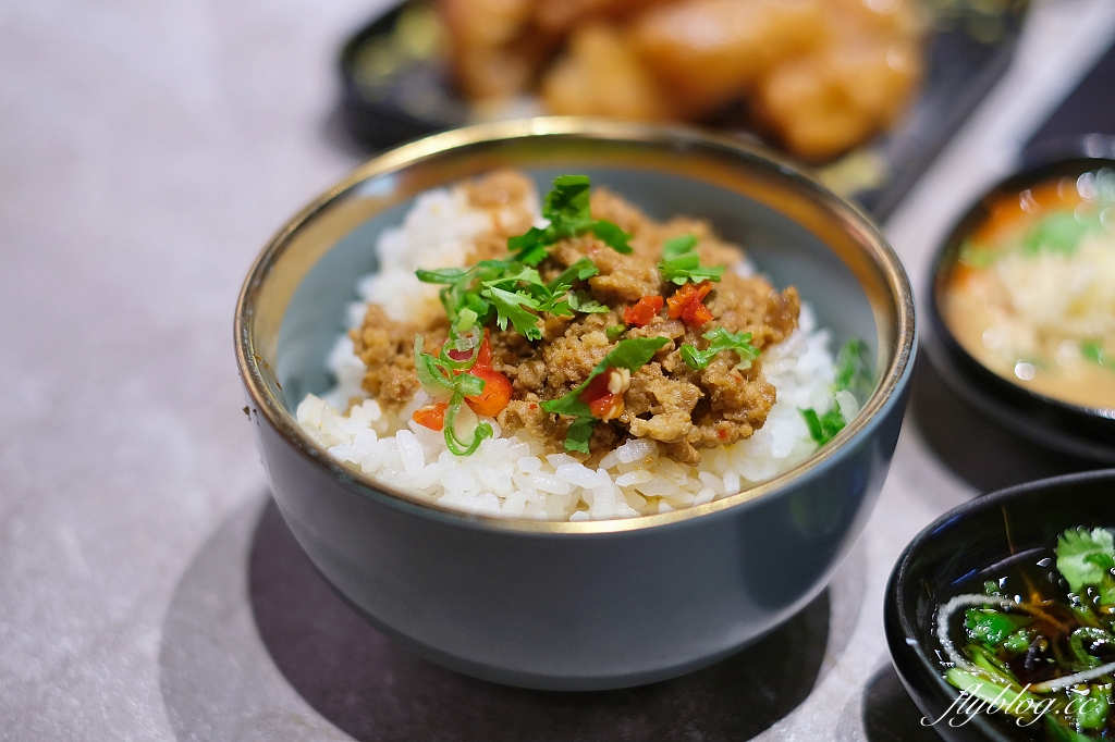 台中南屯｜嚮辣牛和麻辣鍋，超過100種火鍋自助吧，898元以上和牛吃到飽 @飛天璇的口袋