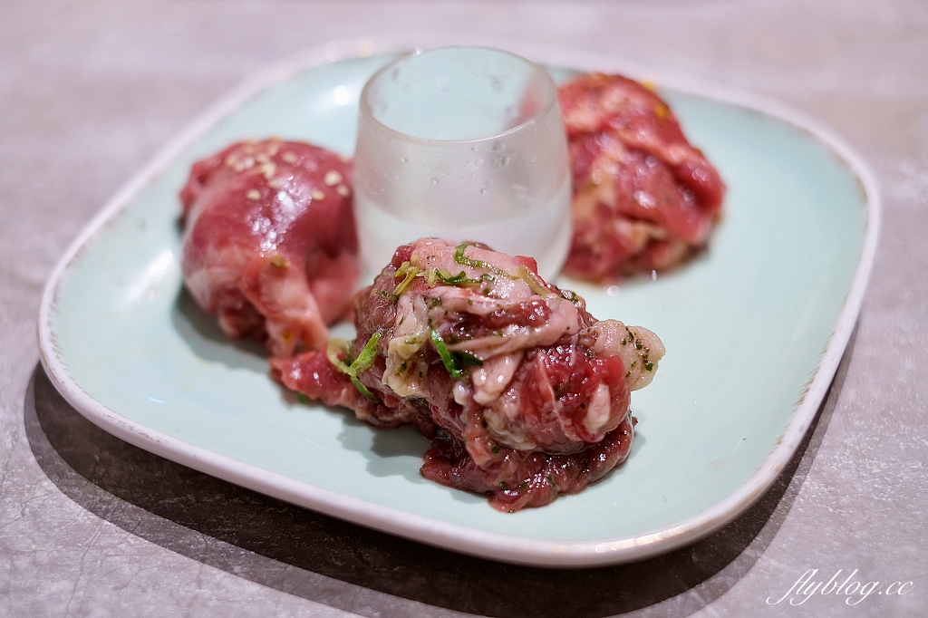 台中南屯｜嚮辣牛和麻辣鍋，超過100種火鍋自助吧，898元以上和牛吃到飽 @飛天璇的口袋