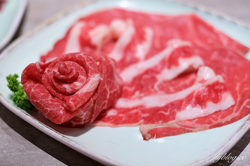 台中南屯｜嚮辣牛和麻辣鍋，超過100種火鍋自助吧，898元以上和牛吃到飽 @飛天璇的口袋