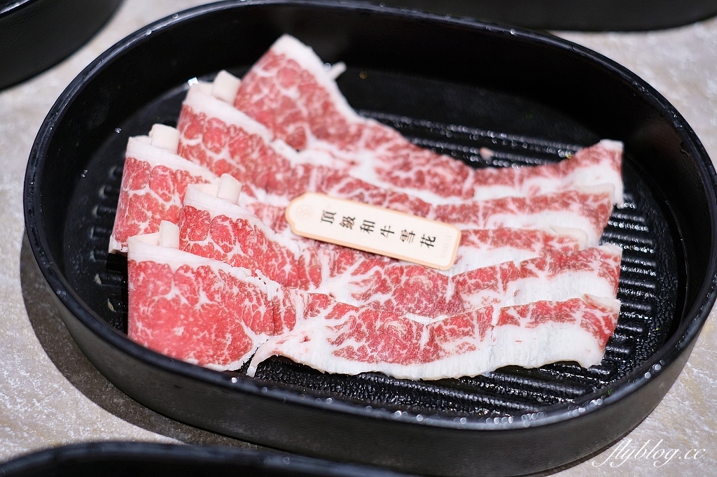 台中南屯｜嚮辣牛和麻辣鍋，超過100種火鍋自助吧，898元以上和牛吃到飽 @飛天璇的口袋