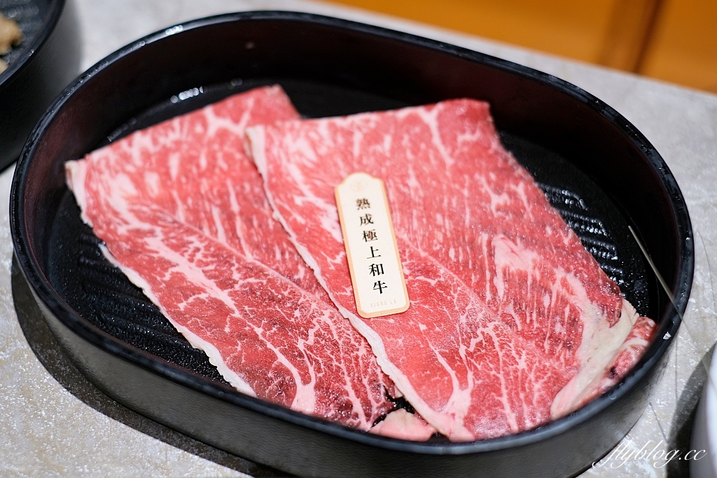 台中南屯｜嚮辣牛和麻辣鍋，超過100種火鍋自助吧，898元以上和牛吃到飽 @飛天璇的口袋