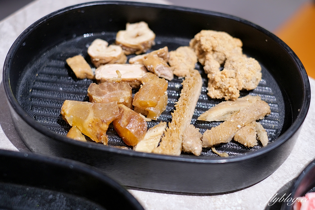 台中南屯｜嚮辣牛和麻辣鍋，超過100種火鍋自助吧，898元以上和牛吃到飽 @飛天璇的口袋