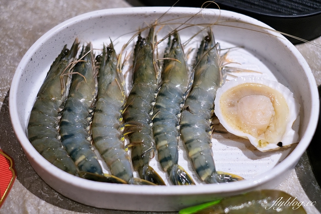 台中南屯｜嚮辣牛和麻辣鍋，超過100種火鍋自助吧，898元以上和牛吃到飽 @飛天璇的口袋