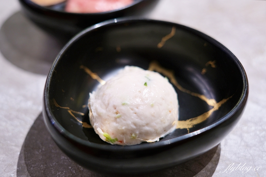 台中南屯｜嚮辣牛和麻辣鍋，超過100種火鍋自助吧，898元以上和牛吃到飽 @飛天璇的口袋