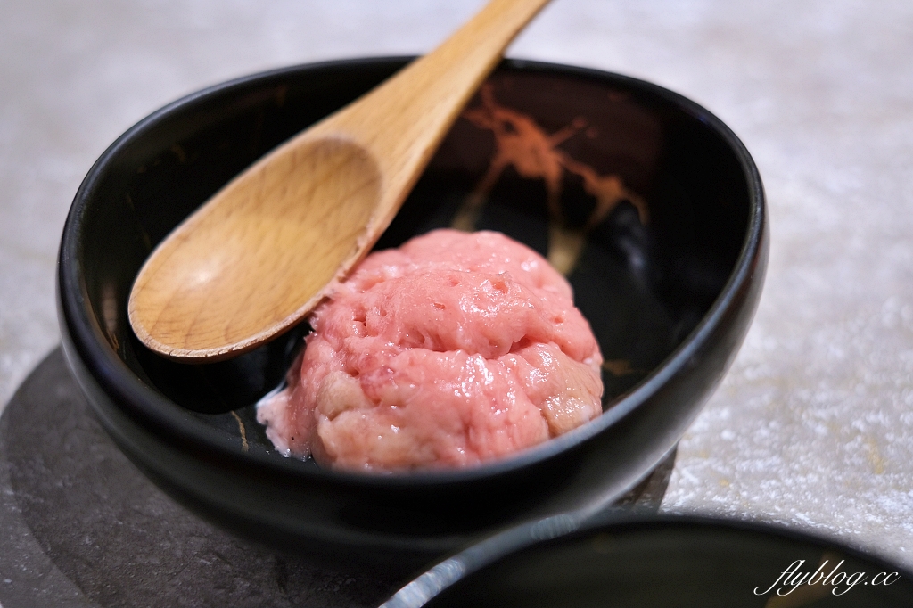 台中南屯｜嚮辣牛和麻辣鍋，超過100種火鍋自助吧，898元以上和牛吃到飽 @飛天璇的口袋