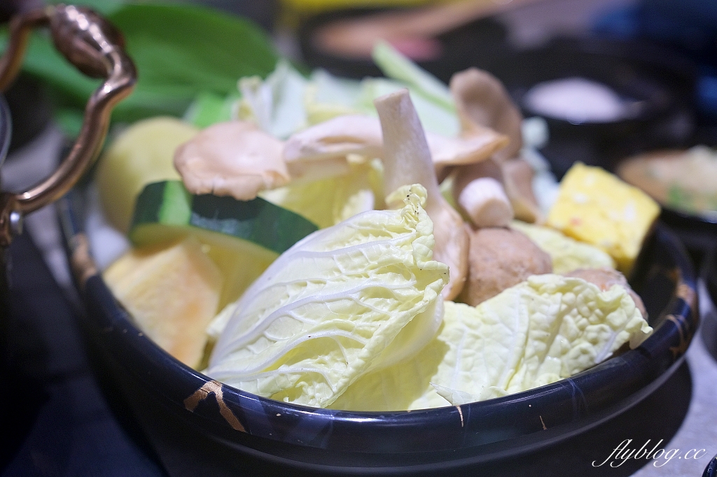 台中南屯｜嚮辣牛和麻辣鍋，超過100種火鍋自助吧，898元以上和牛吃到飽 @飛天璇的口袋