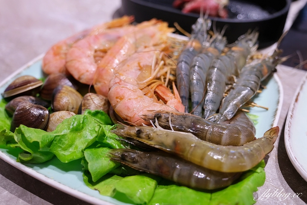 台中南屯｜嚮辣牛和麻辣鍋，超過100種火鍋自助吧，898元以上和牛吃到飽 @飛天璇的口袋