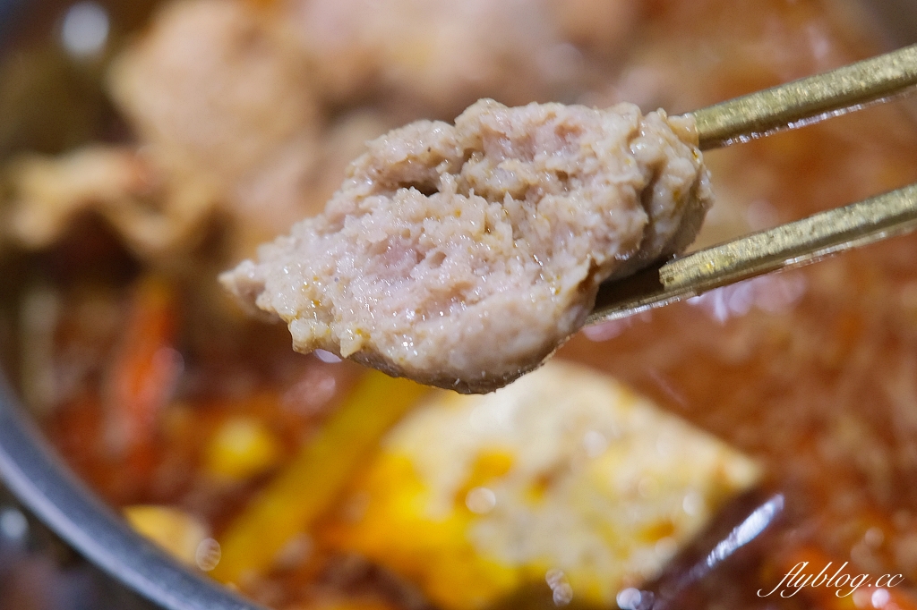 台中南屯｜嚮辣牛和麻辣鍋，超過100種火鍋自助吧，898元以上和牛吃到飽 @飛天璇的口袋