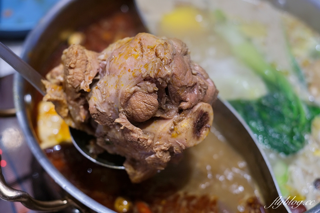 台中南屯｜嚮辣牛和麻辣鍋，超過100種火鍋自助吧，898元以上和牛吃到飽 @飛天璇的口袋