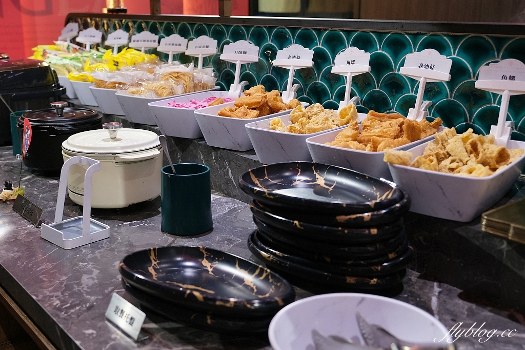 台中南屯｜嚮辣牛和麻辣鍋，超過100種火鍋自助吧，898元以上和牛吃到飽 @飛天璇的口袋