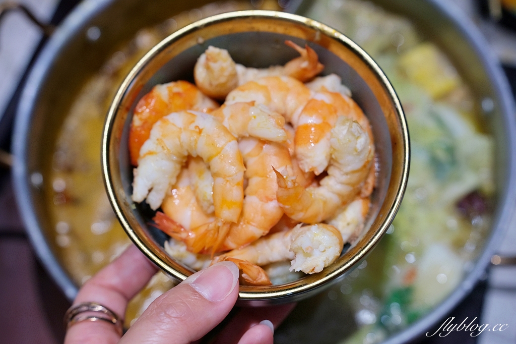 台中南屯｜嚮辣牛和麻辣鍋，超過100種火鍋自助吧，898元以上和牛吃到飽 @飛天璇的口袋