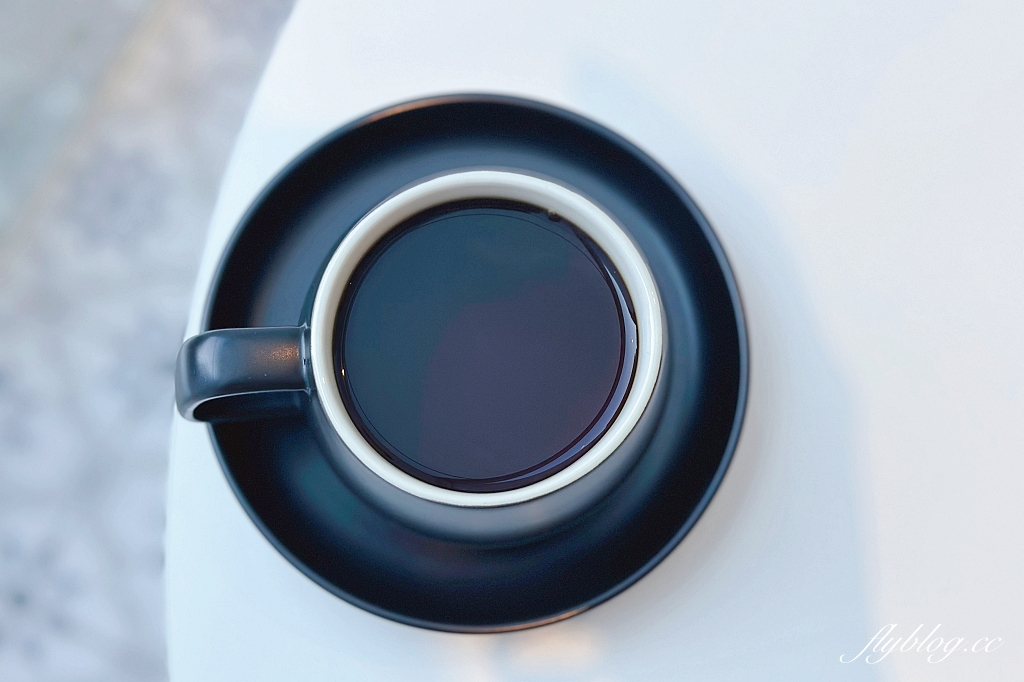 台中西區｜L’espace 老陳小圓法漢堡專賣店，老陳搬家了，國美館商圈侘寂風白色復古小洋房 @飛天璇的口袋