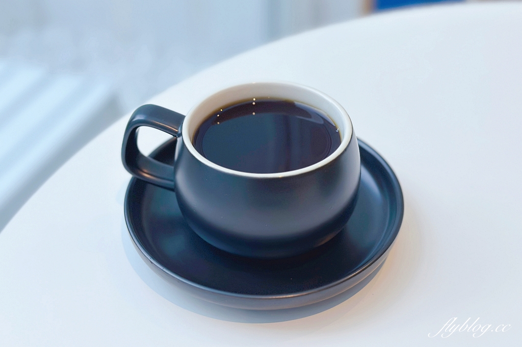 台中西區｜L’espace 老陳小圓法漢堡專賣店，老陳搬家了，國美館商圈侘寂風白色復古小洋房 @飛天璇的口袋