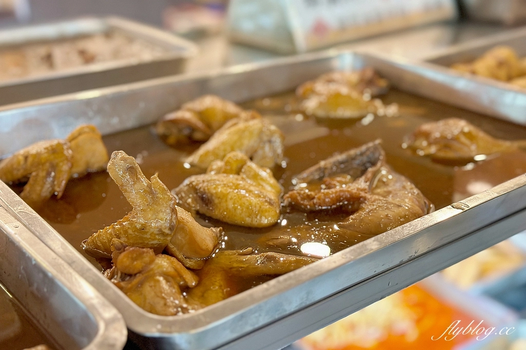 台中中區｜義美餅店，被麵包耽誤的滷味店，學生時期綠川東街搭公車時的點心 @飛天璇的口袋