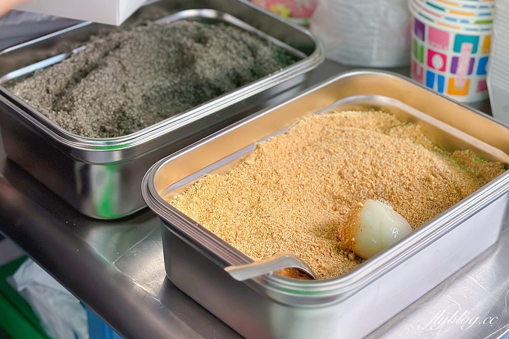 台中西區｜洪記燒麻糬，隱身向上市場裡的燒麻糬攤，白白胖胖的好療癒 @飛天璇的口袋