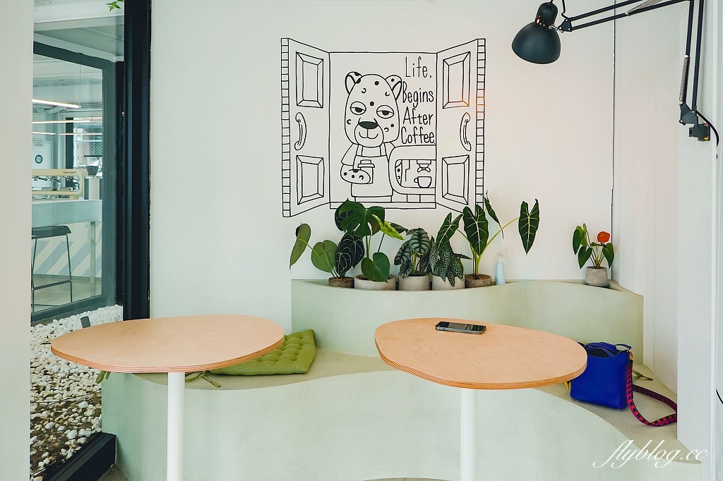 台北內湖｜Tzubi Park Project 趣末商行，唯美系白色貨櫃屋咖啡館，好吃又清爽的水果奶油蛋糕 @飛天璇的口袋