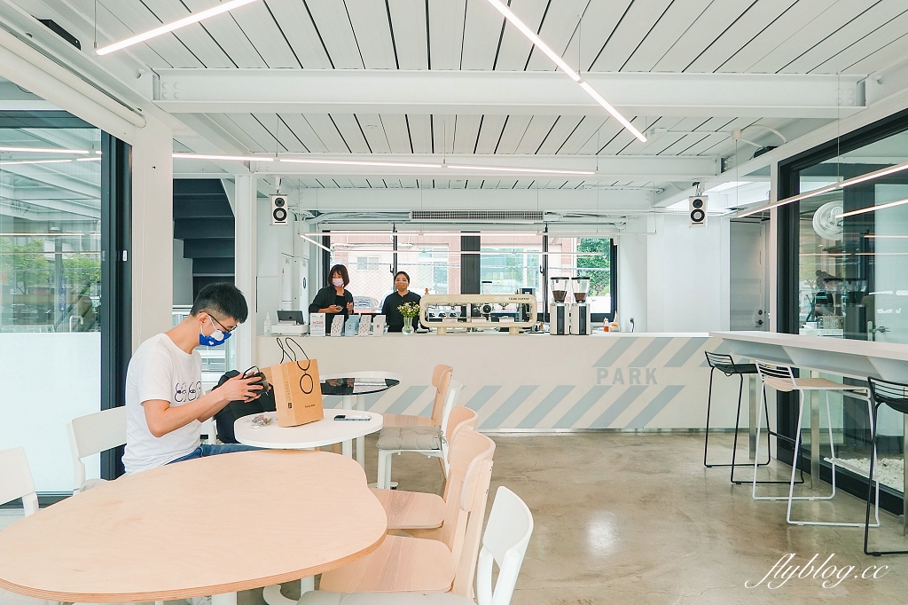 台北內湖｜Tzubi Park Project 趣末商行，唯美系白色貨櫃屋咖啡館，好吃又清爽的水果奶油蛋糕 @飛天璇的口袋