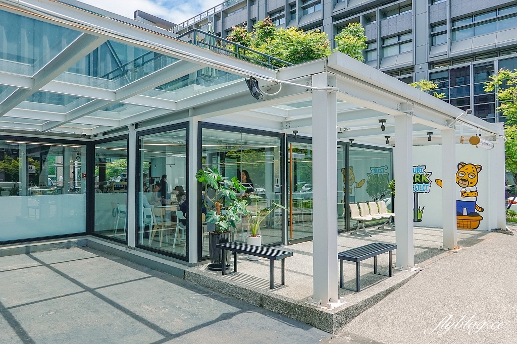 台北內湖｜Tzubi Park Project 趣末商行，唯美系白色貨櫃屋咖啡館，好吃又清爽的水果奶油蛋糕 @飛天璇的口袋