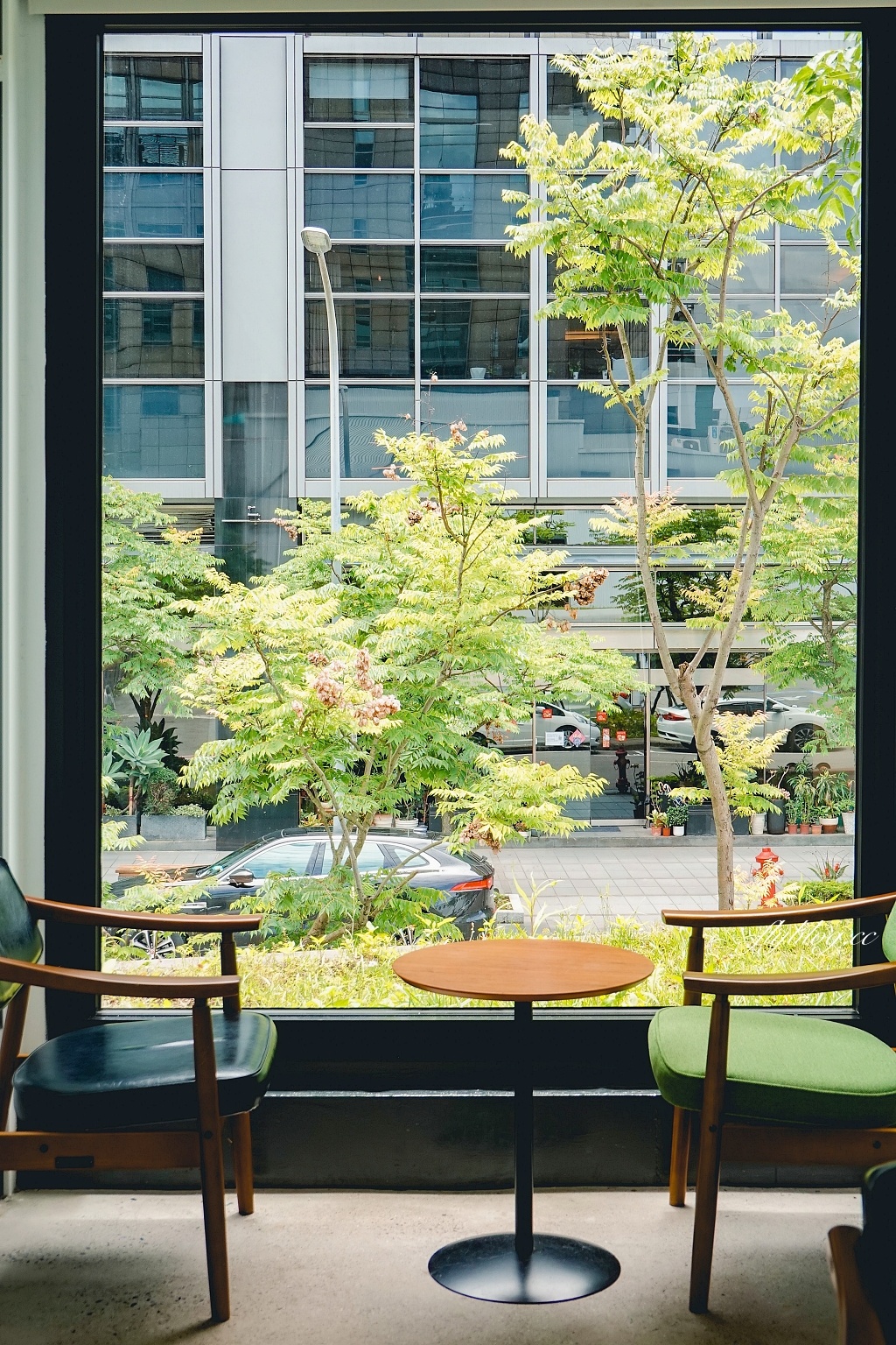 台北內湖｜Tzubi Park Project 趣末商行，唯美系白色貨櫃屋咖啡館，好吃又清爽的水果奶油蛋糕 @飛天璇的口袋