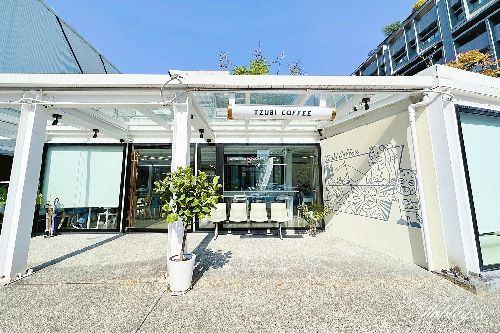 台北內湖｜Tzubi Park Project 趣末商行，唯美系白色貨櫃屋咖啡館，好吃又清爽的水果奶油蛋糕 @飛天璇的口袋