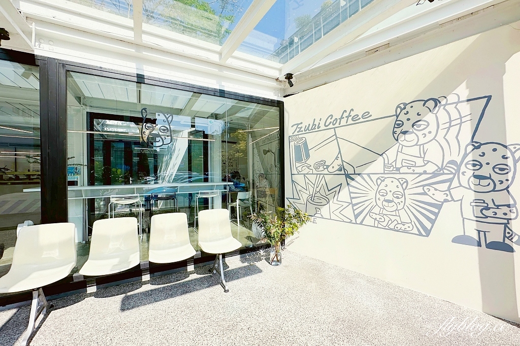 台北內湖｜Tzubi Park Project 趣末商行，唯美系白色貨櫃屋咖啡館，好吃又清爽的水果奶油蛋糕 @飛天璇的口袋