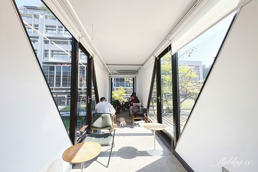 台北內湖｜Tzubi Park Project 趣末商行，唯美系白色貨櫃屋咖啡館，好吃又清爽的水果奶油蛋糕 @飛天璇的口袋