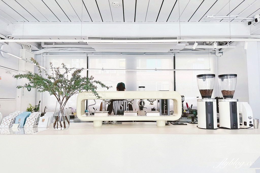 台北內湖｜Tzubi Park Project 趣末商行，唯美系白色貨櫃屋咖啡館，好吃又清爽的水果奶油蛋糕 @飛天璇的口袋