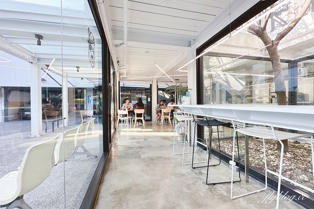 台北內湖｜Tzubi Park Project 趣末商行，唯美系白色貨櫃屋咖啡館，好吃又清爽的水果奶油蛋糕 @飛天璇的口袋