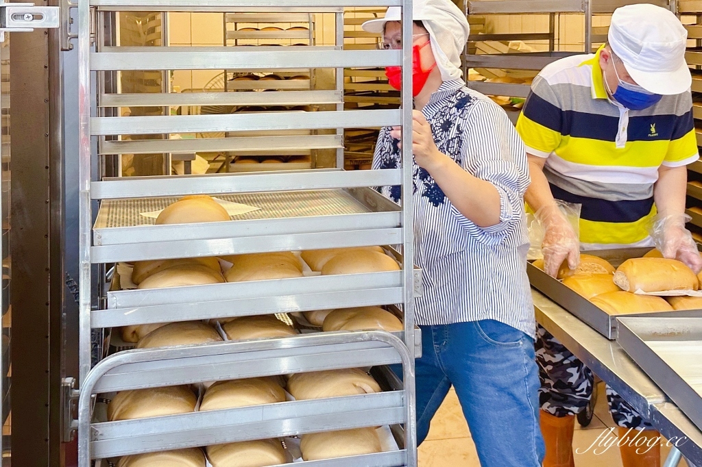 南投埔里｜大城黑糖饅頭，比臉大的埔里黑糖饅頭，開店一個小時完售 @飛天璇的口袋