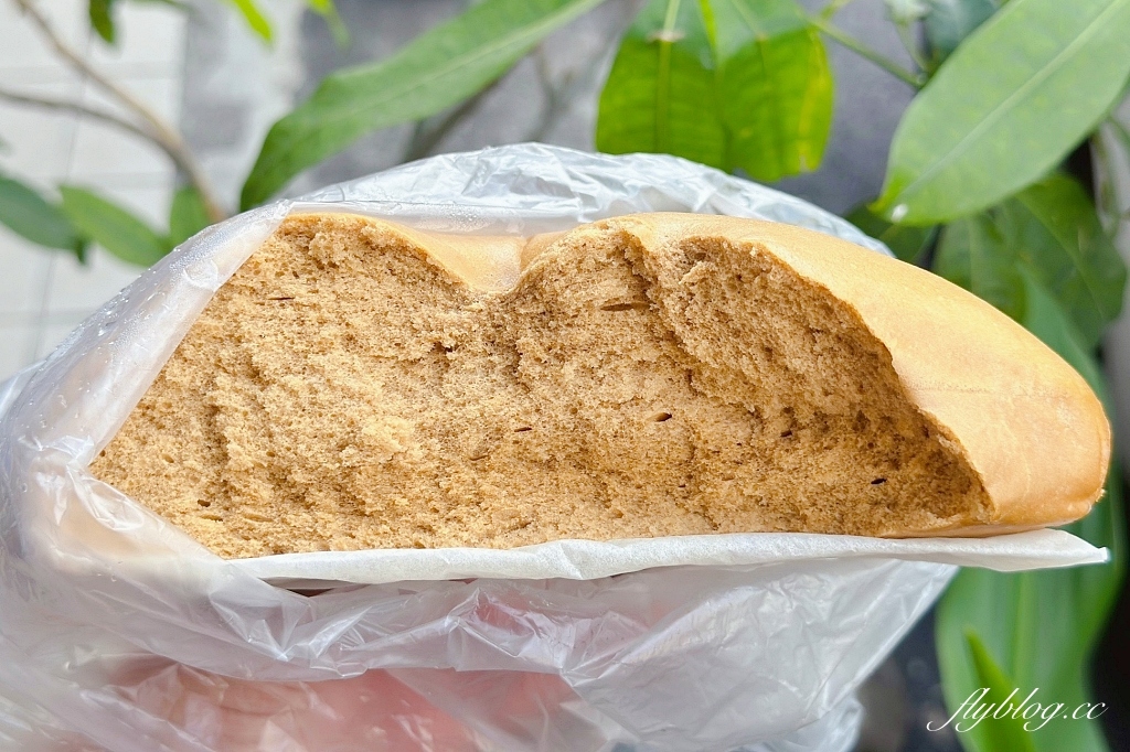 南投埔里｜大城黑糖饅頭，比臉大的埔里黑糖饅頭，開店一個小時完售 @飛天璇的口袋
