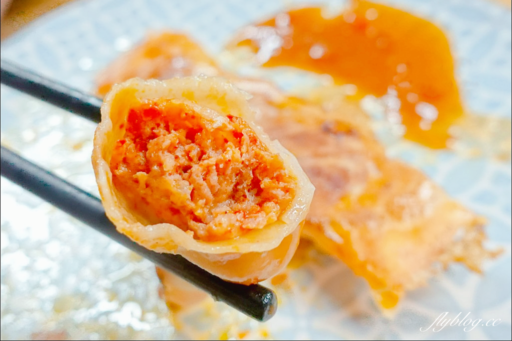 台北中正｜南機場酸白菜鮮蝦大王鍋貼，超大顆的酸白菜鮮蝦鍋貼和韓式辣味鍋貼 @飛天璇的口袋