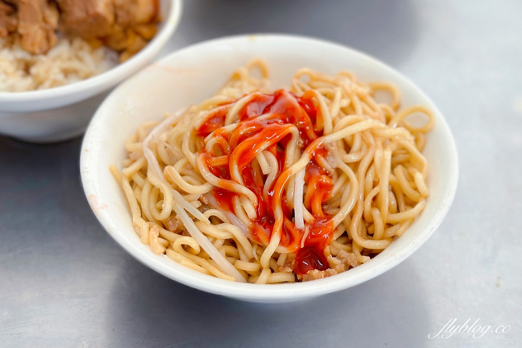 台中西區｜無招牌自治街乾麵，住家營業50年都沒有招牌，一碗炒麵感受最簡單的人情味 @飛天璇的口袋