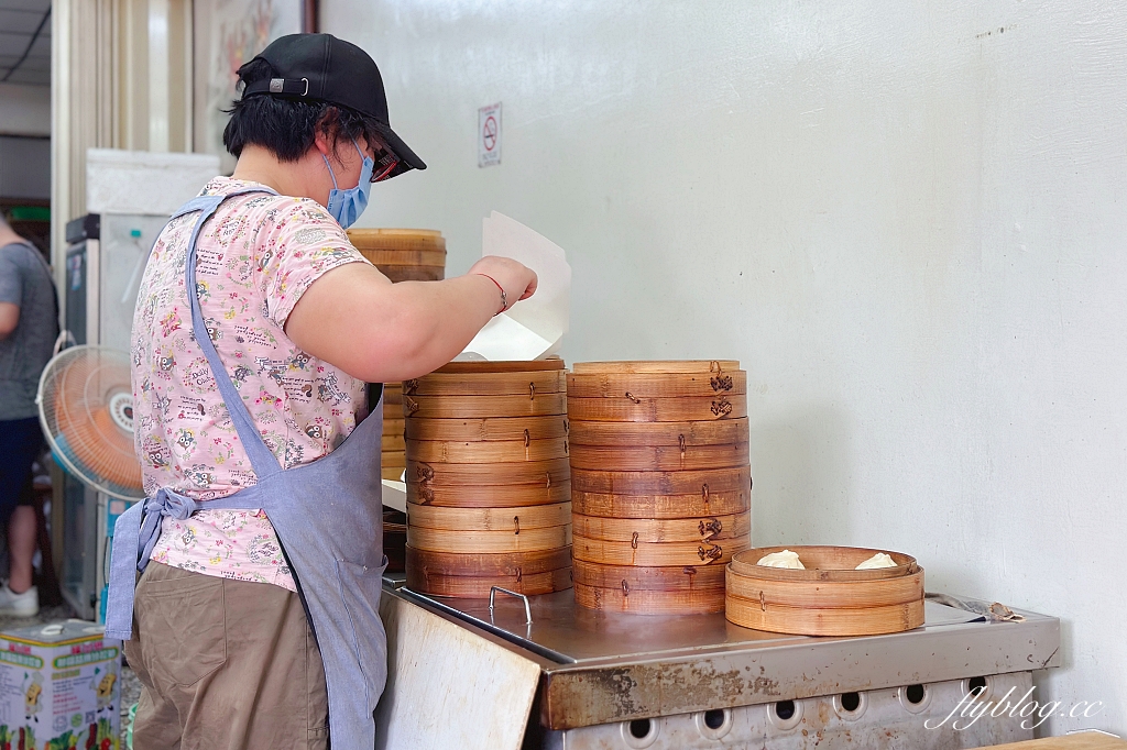台中西屯｜老鋪子湯包，超大顆的會噴汁湯包，逢甲商圈學生族最愛的銅板美食 @飛天璇的口袋
