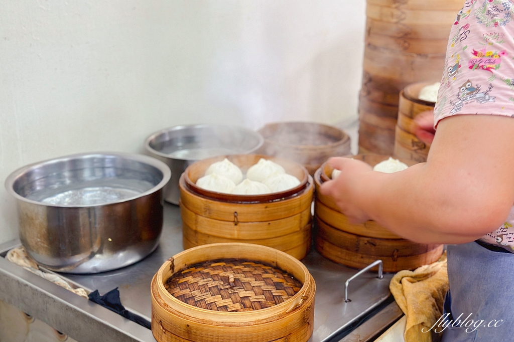 台中西屯|老鋪子湯包,超大顆的會噴汁湯包,逢甲商圈學生族最愛的銅板美食 @飛天璇的口袋 台中西屯|老鋪子湯包,超大顆的會噴汁湯包,逢甲商圈學生族最愛的銅板美食 @飛天璇的口袋