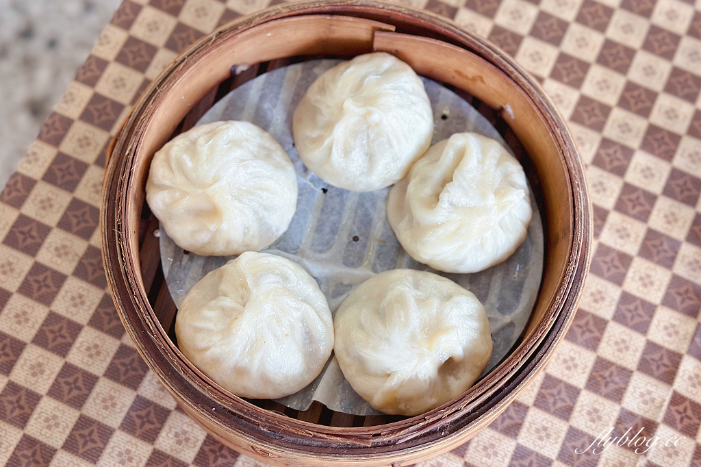 台中西屯｜老鋪子湯包，超大顆的會噴汁湯包，逢甲商圈學生族最愛的銅板美食 @飛天璇的口袋