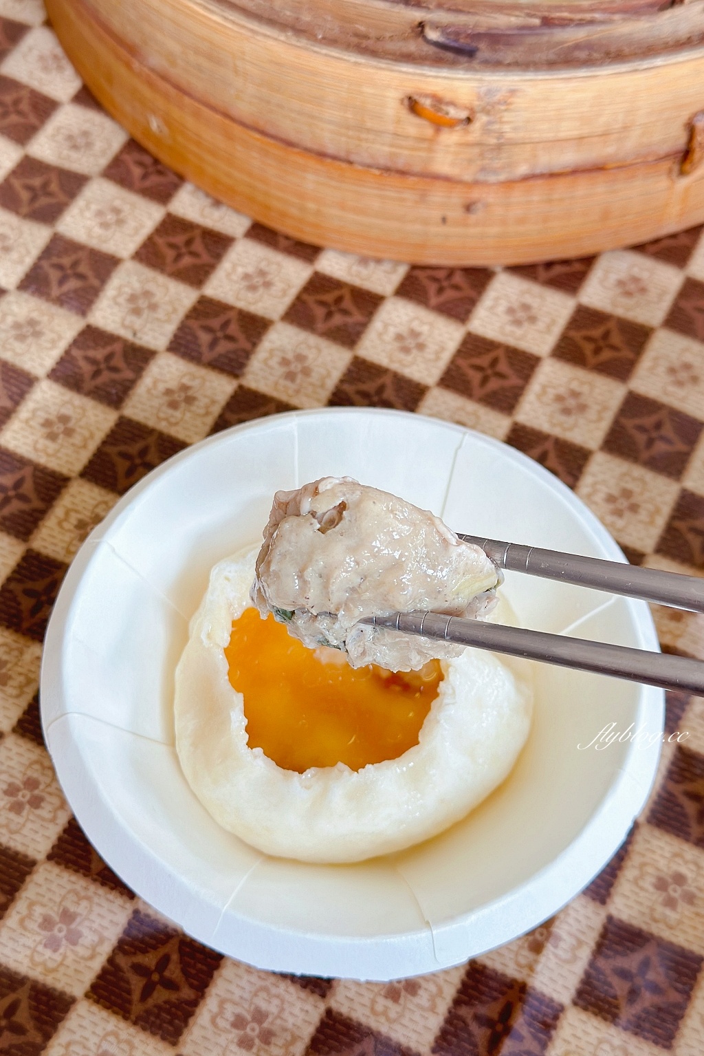 台中西屯｜老鋪子湯包，超大顆的會噴汁湯包，逢甲商圈學生族最愛的銅板美食 @飛天璇的口袋