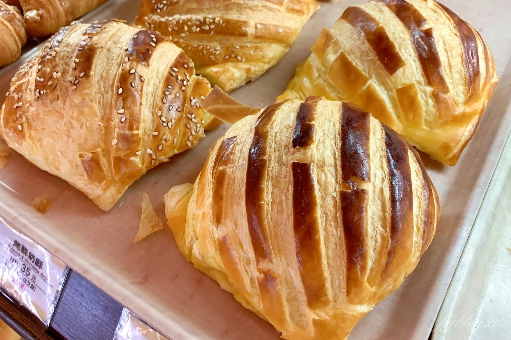 台中中區｜義美餅店，被麵包耽誤的滷味店，學生時期綠川東街搭公車時的點心 @飛天璇的口袋