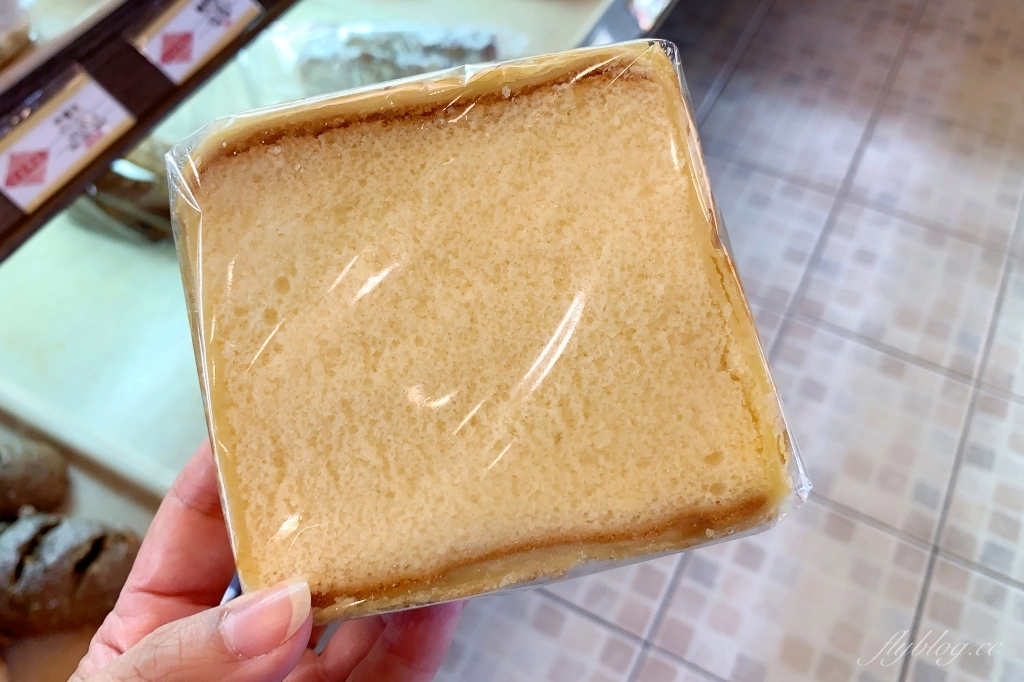 台中中區｜義美餅店，被麵包耽誤的滷味店，學生時期綠川東街搭公車時的點心 @飛天璇的口袋