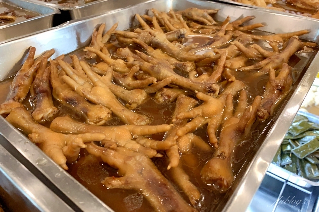 台中中區｜義美餅店，被麵包耽誤的滷味店，學生時期綠川東街搭公車時的點心 @飛天璇的口袋