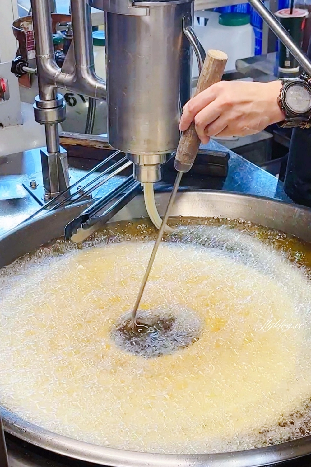 台中南區｜油吉條Circhurros，巨大版蚊香吉拿棒，中部各大夜市人氣美食 @飛天璇的口袋