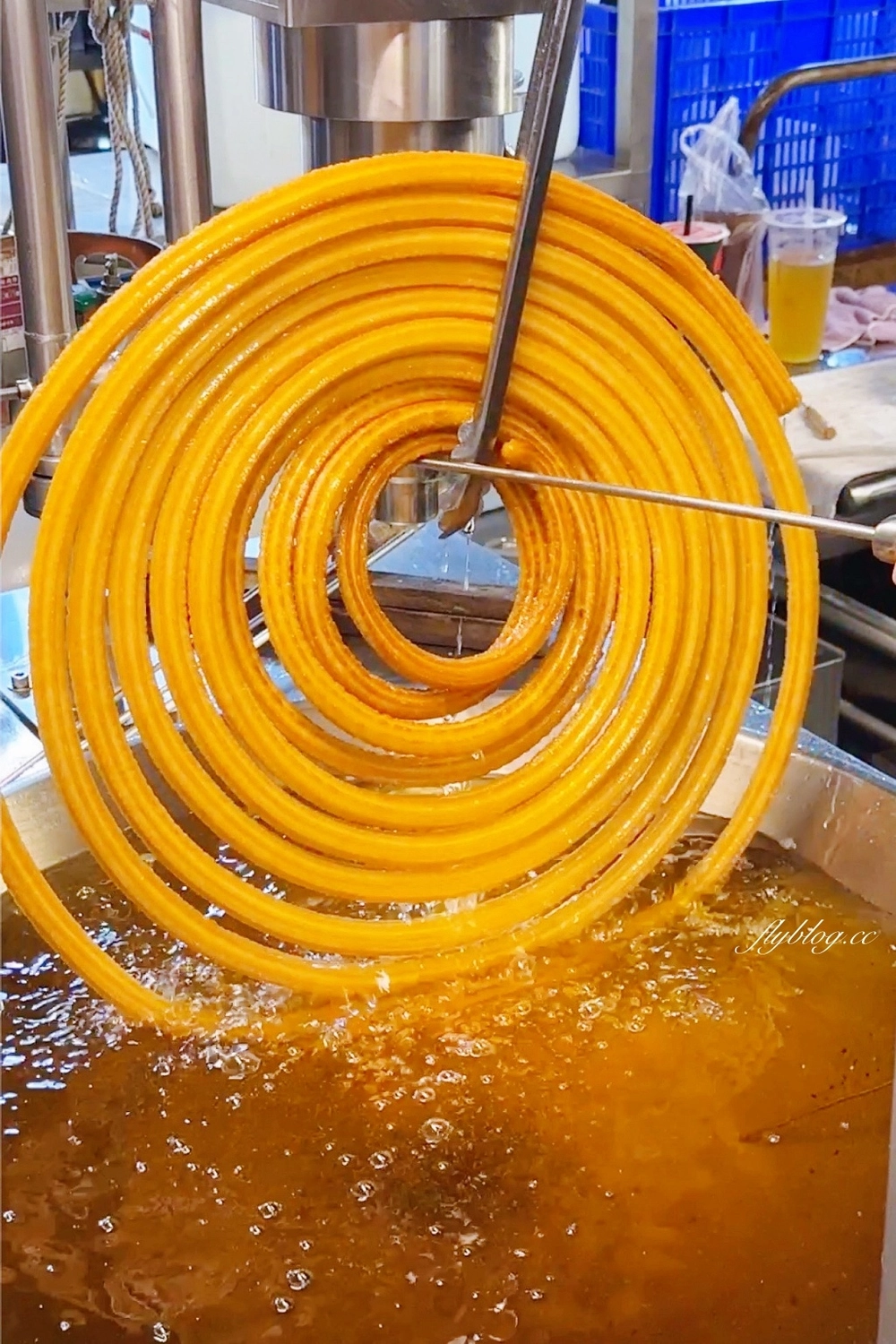 台中南區｜油吉條Circhurros，巨大版蚊香吉拿棒，中部各大夜市人氣美食 @飛天璇的口袋