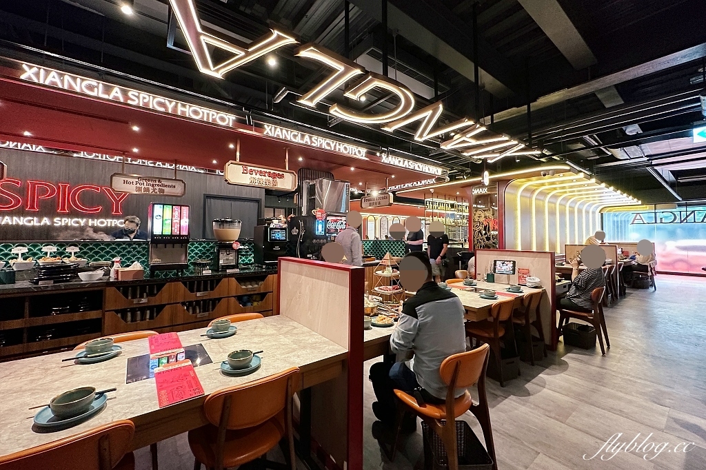 台中南屯｜嚮辣牛和麻辣鍋，超過100種火鍋自助吧，898元以上和牛吃到飽 @飛天璇的口袋