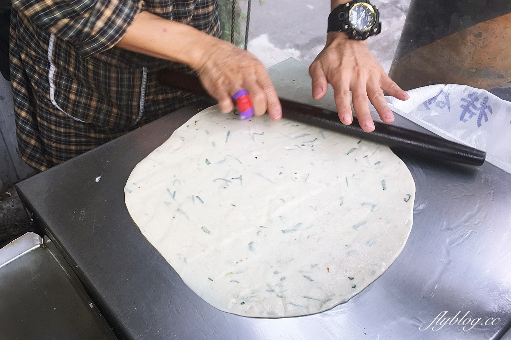 台中大雅｜大雅蘿蔔絲餅，民生路上的人氣銅板美食，最接地氣的台式下午茶 @飛天璇的口袋